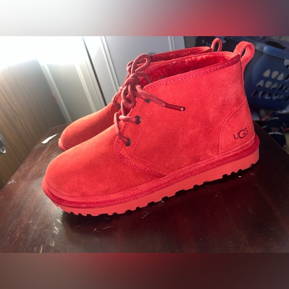 Ugg Neumel boots red size 10